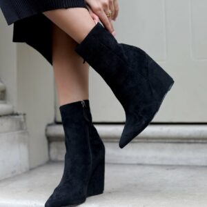 Eclura Minimalist Leather Boots